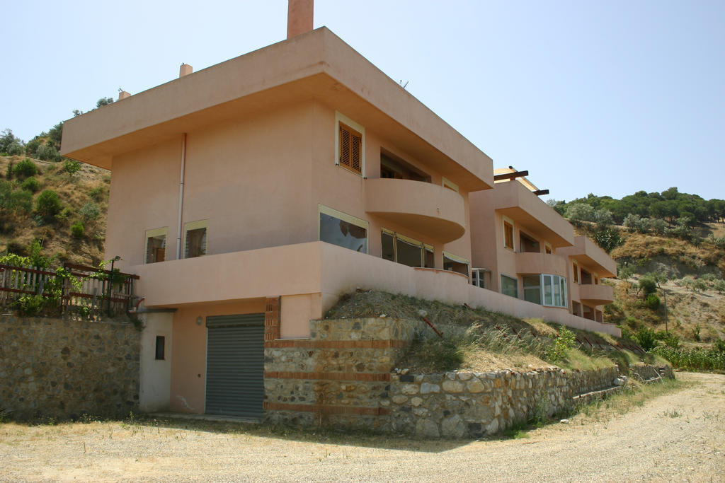 Il Giardino Di Ausonia Acomodação com café da manhã Reggio di Calabria Exterior foto
