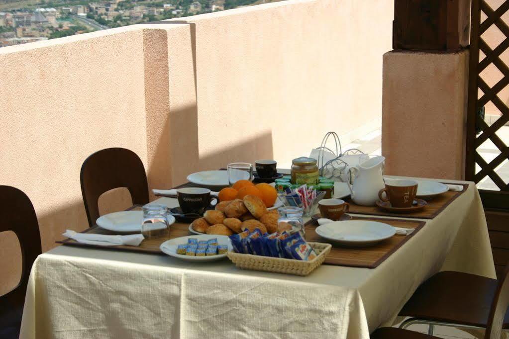 Il Giardino Di Ausonia Acomodação com café da manhã Reggio di Calabria Exterior foto